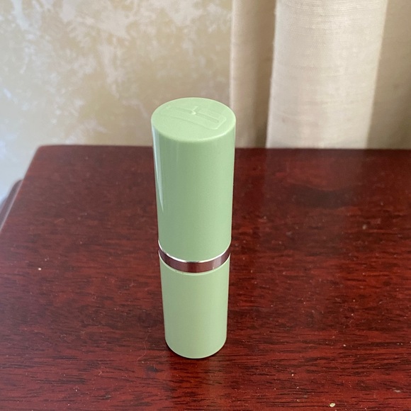 Clinique different grape Lipstick - Picture 2 of 3